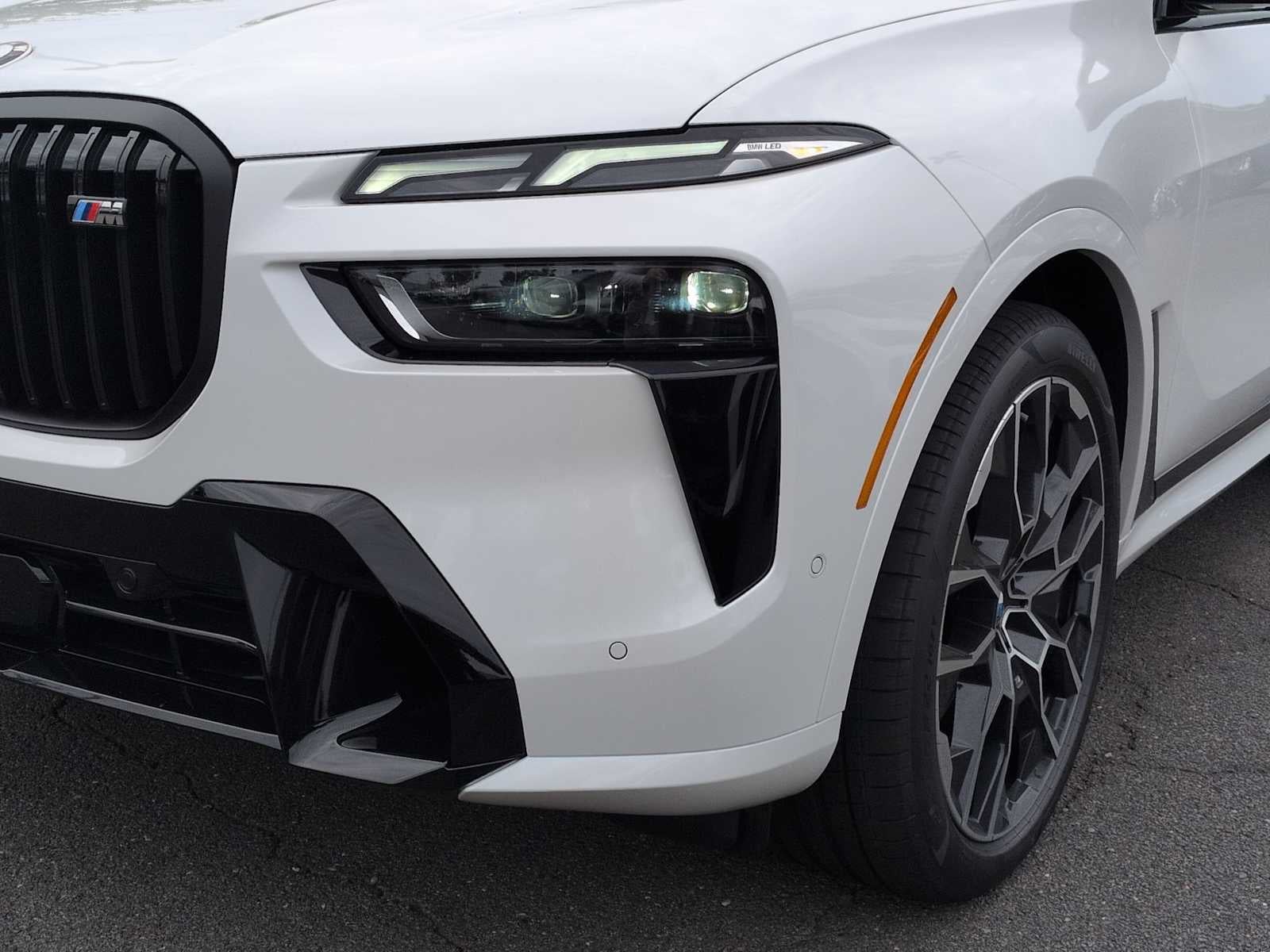 2027 BMW X7 M60i