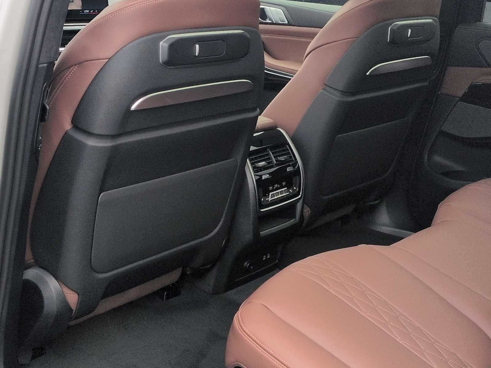 2027 BMW X7 M60i