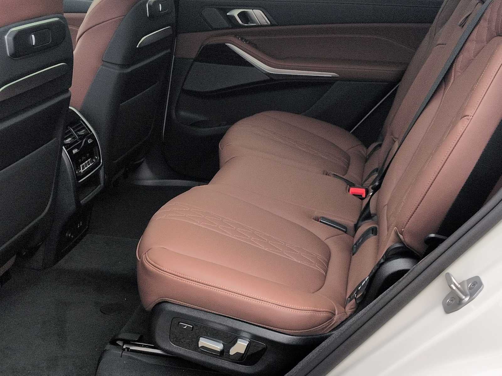 2027 BMW X7 M60i