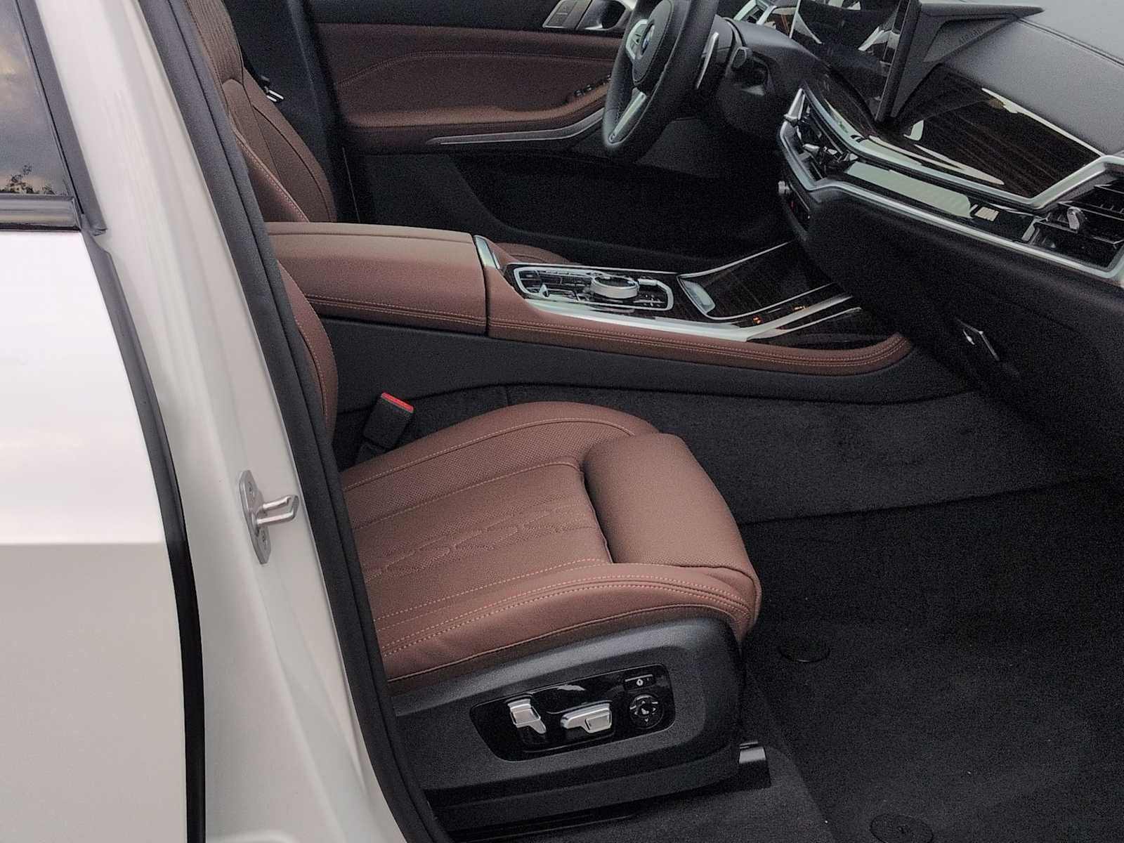 2027 BMW X7 M60i