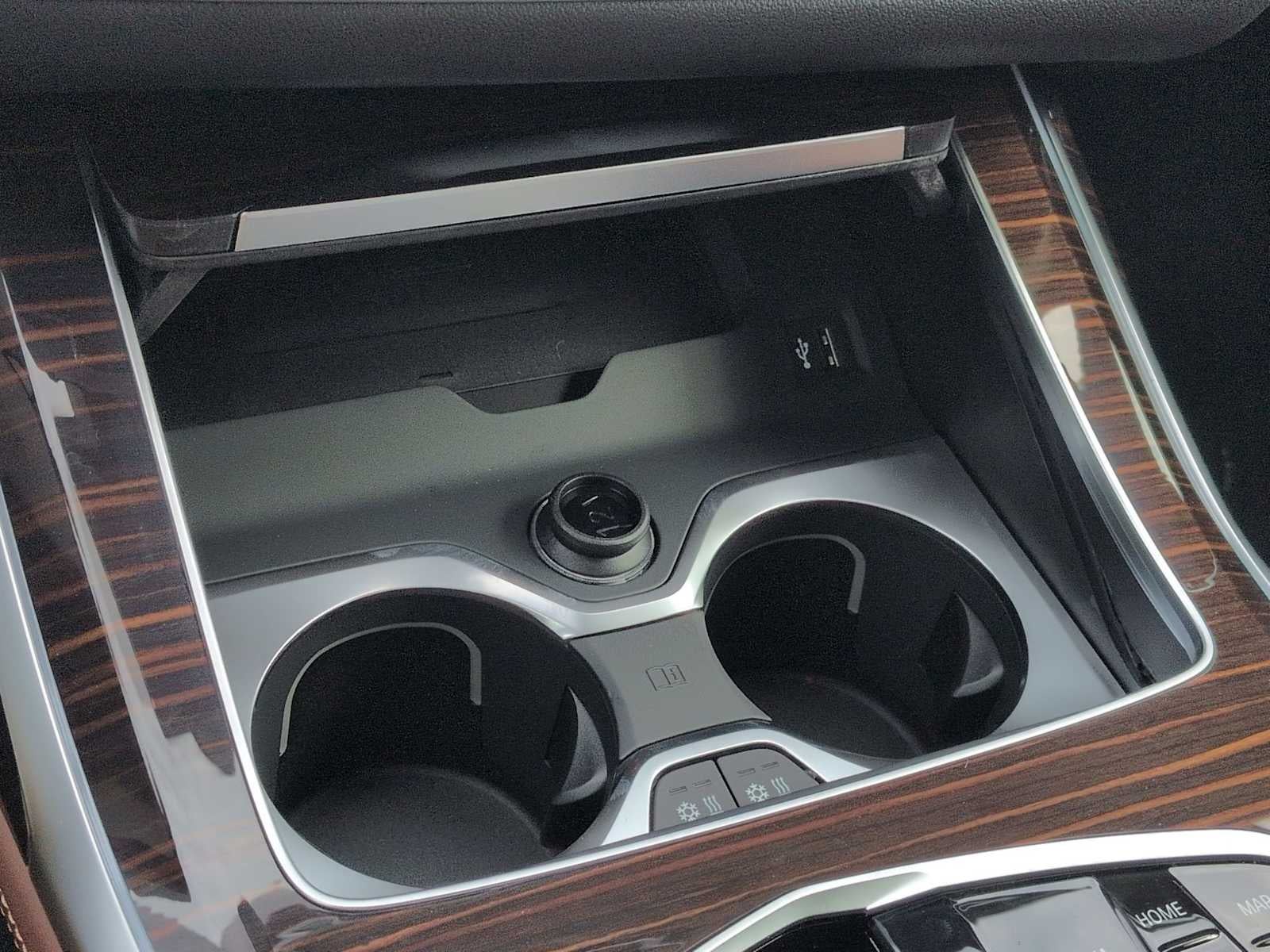 2027 BMW X7 M60i