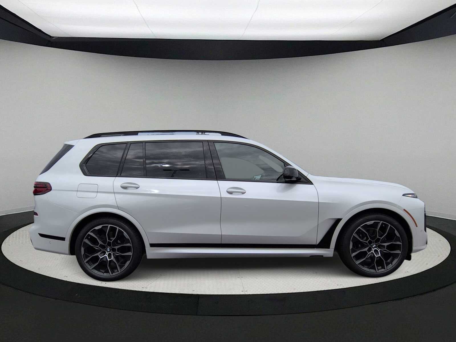 2027 BMW X7 M60i