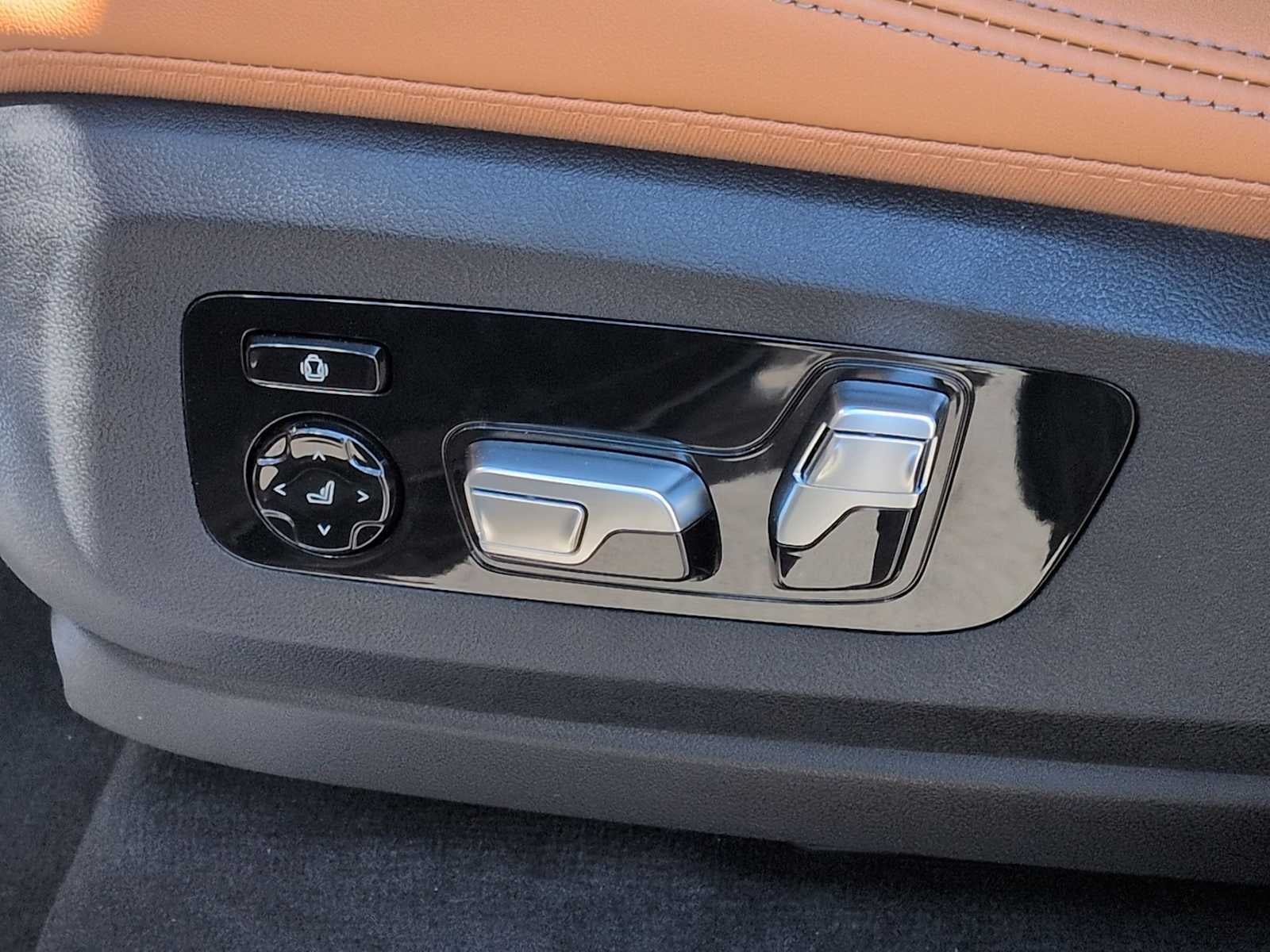 2026 BMW X5 M60i M60i