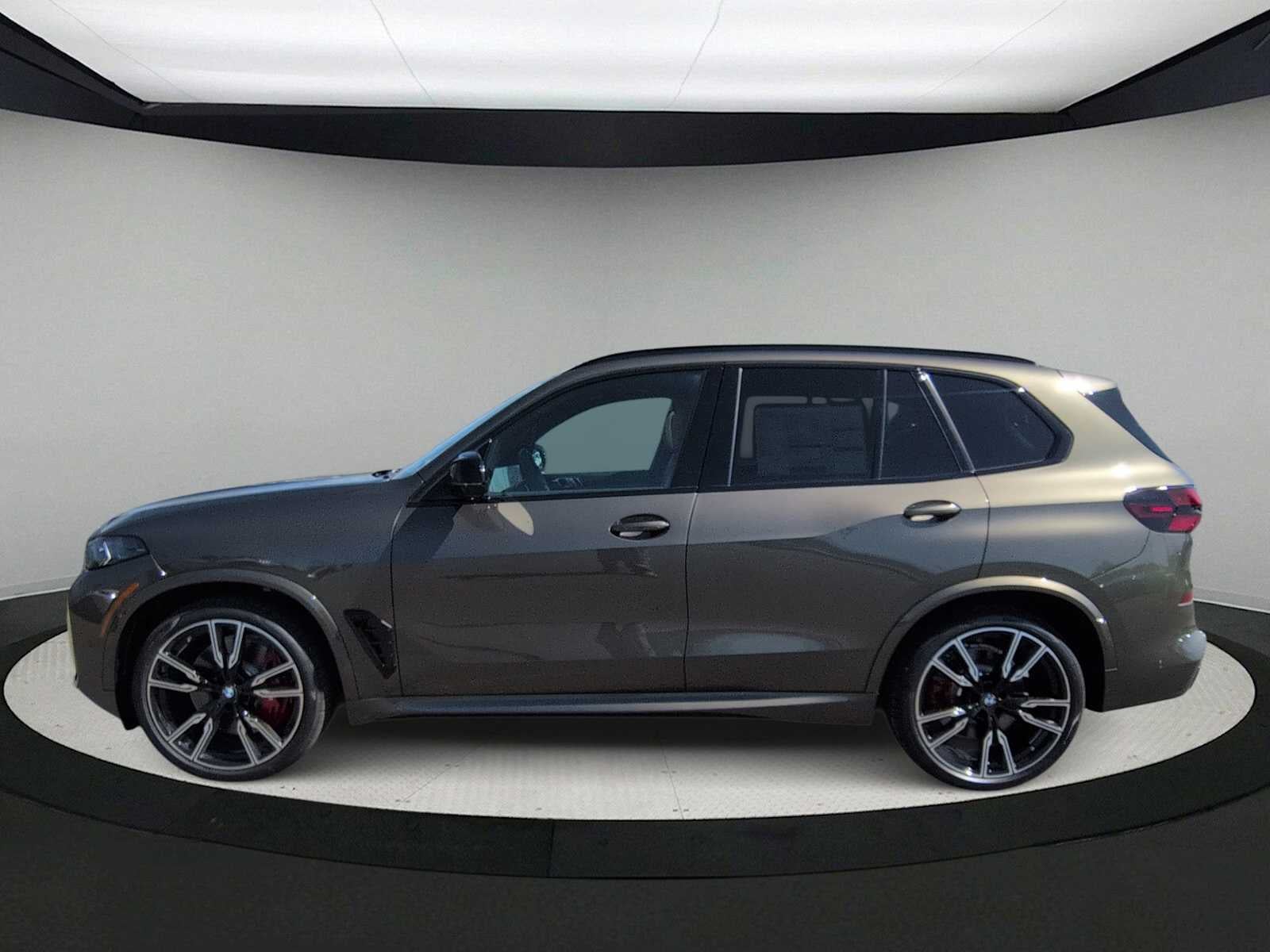 2026 BMW X5 M60i M60i