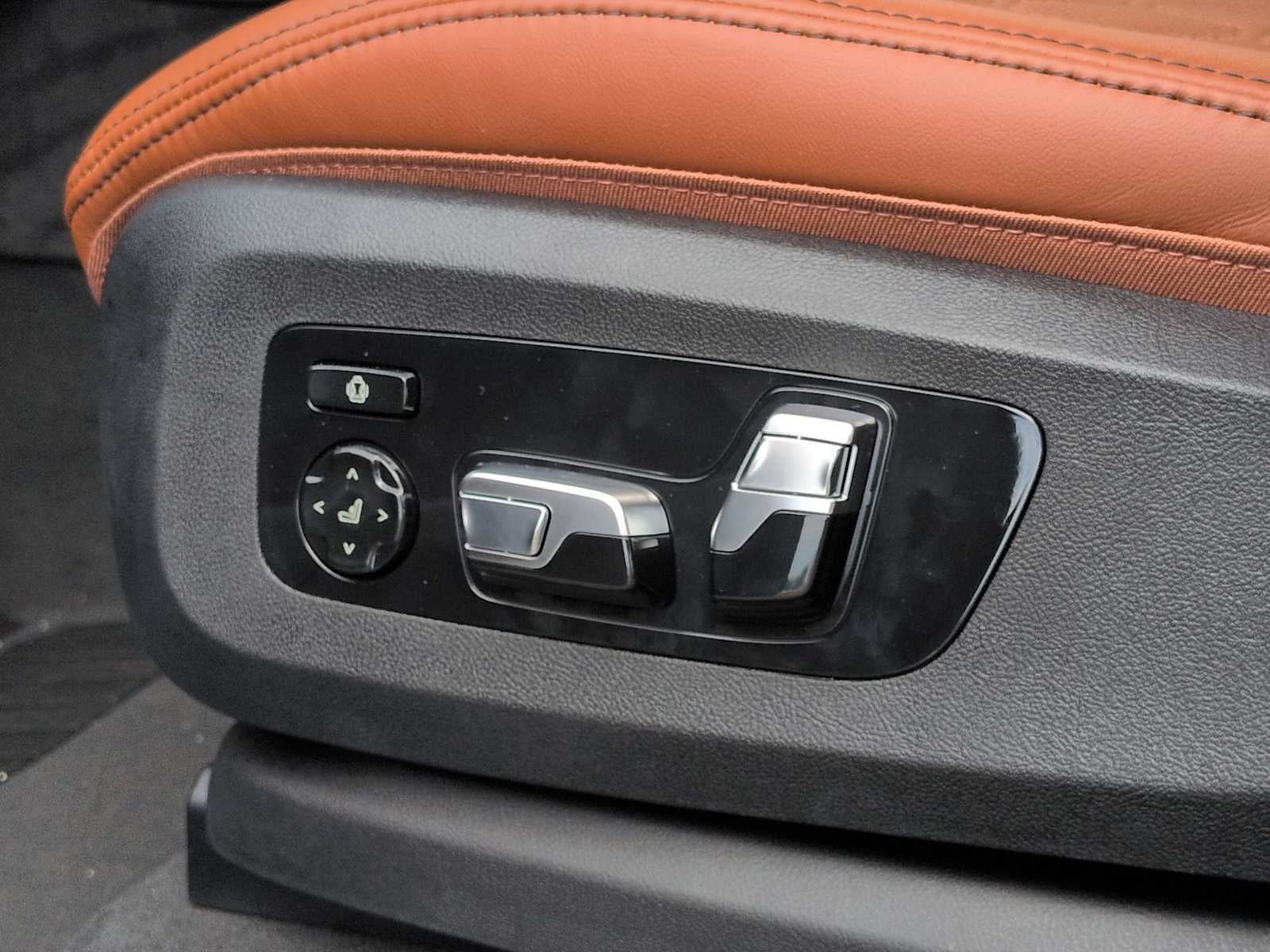 2026 BMW X5 M60i M60i