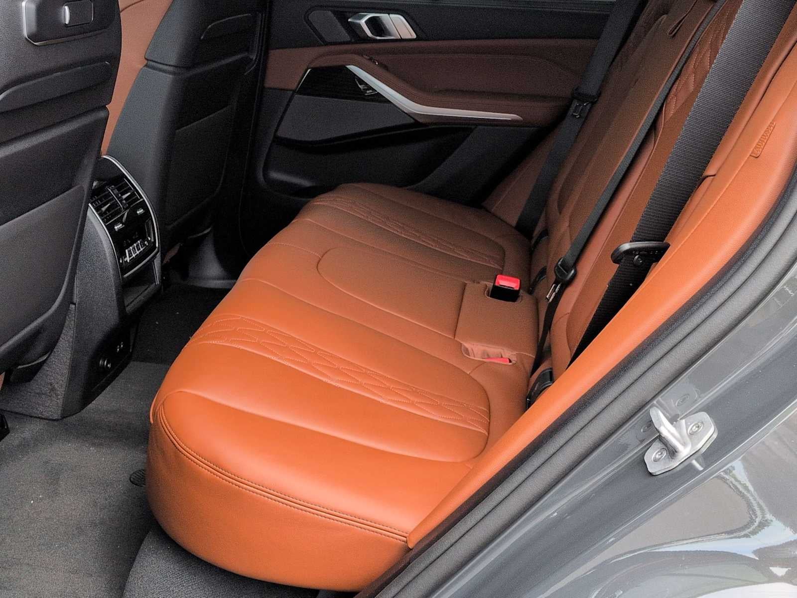 2026 BMW X5 M60i M60i