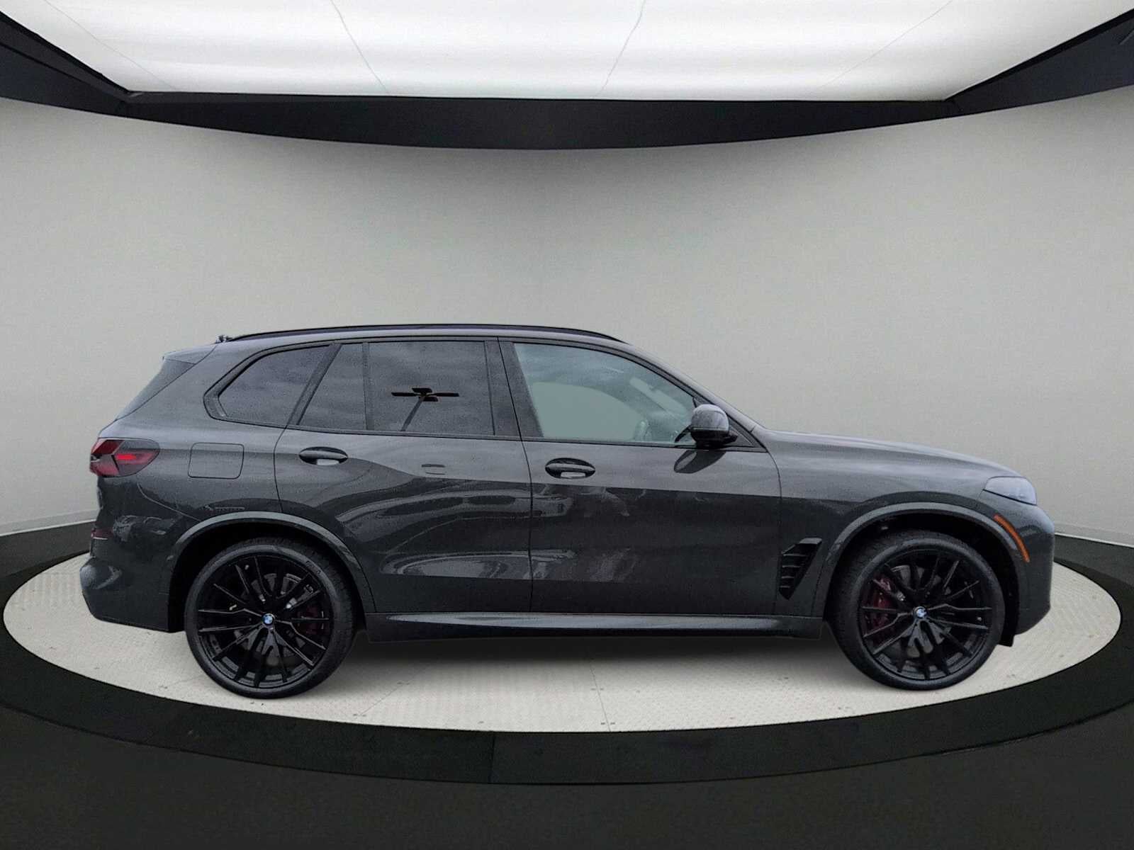 2026 BMW X5 M60i M60i