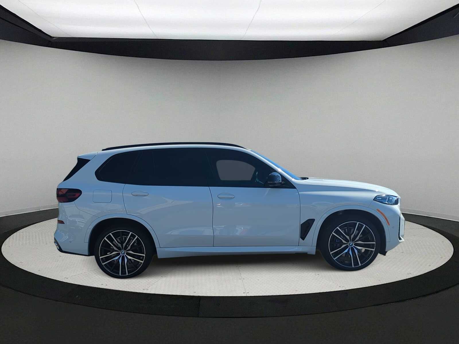2025 BMW X5 M60i