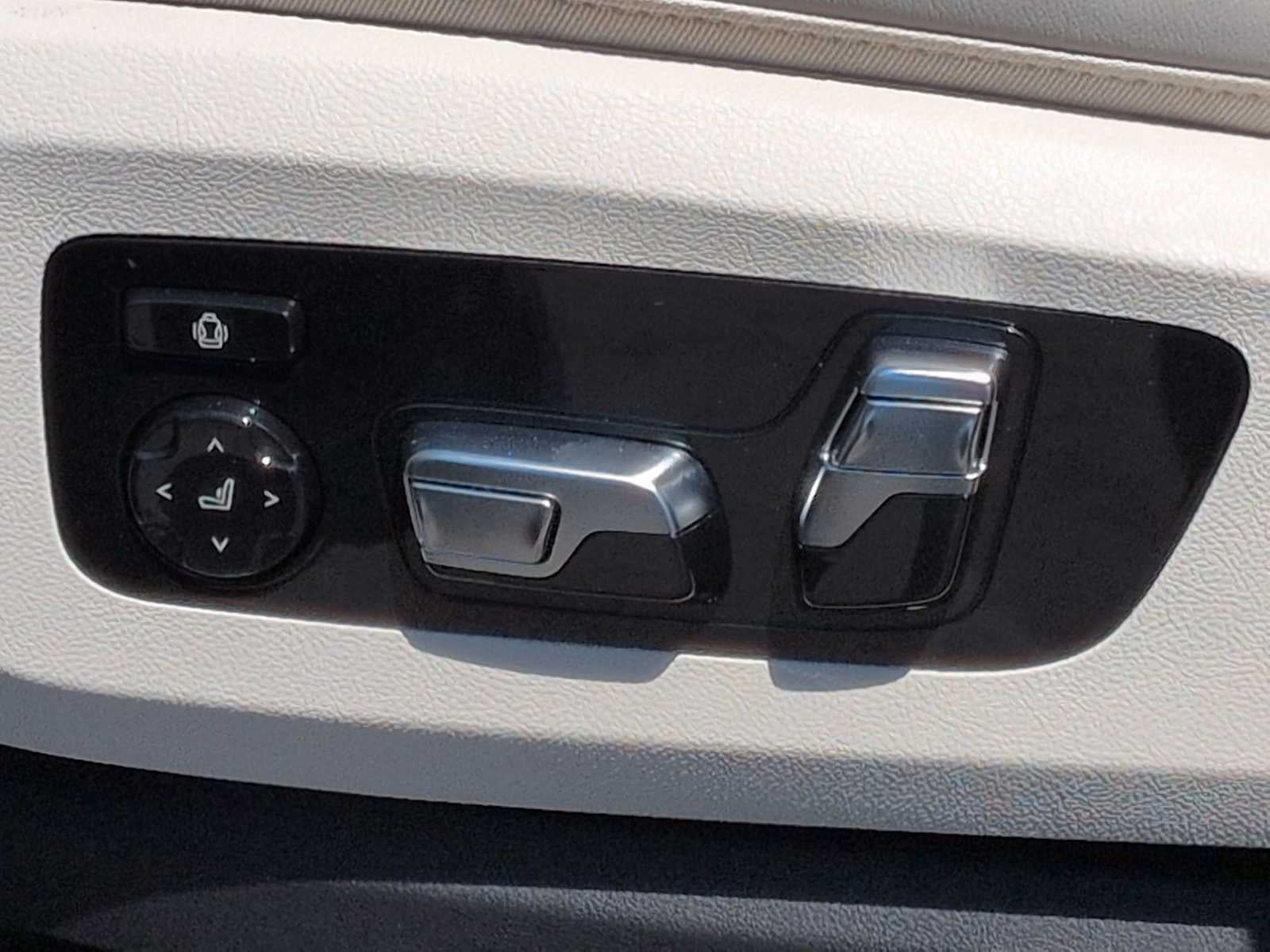 2026 BMW X5 M60i M60i