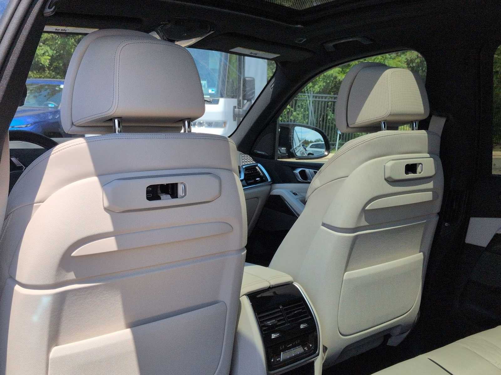 2026 BMW X5 M60i M60i