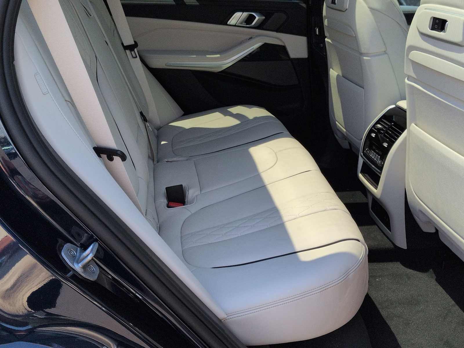 2026 BMW X5 M60i M60i
