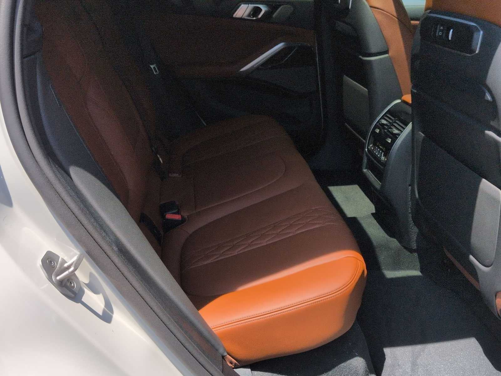 2027 BMW X6 xDrive40i