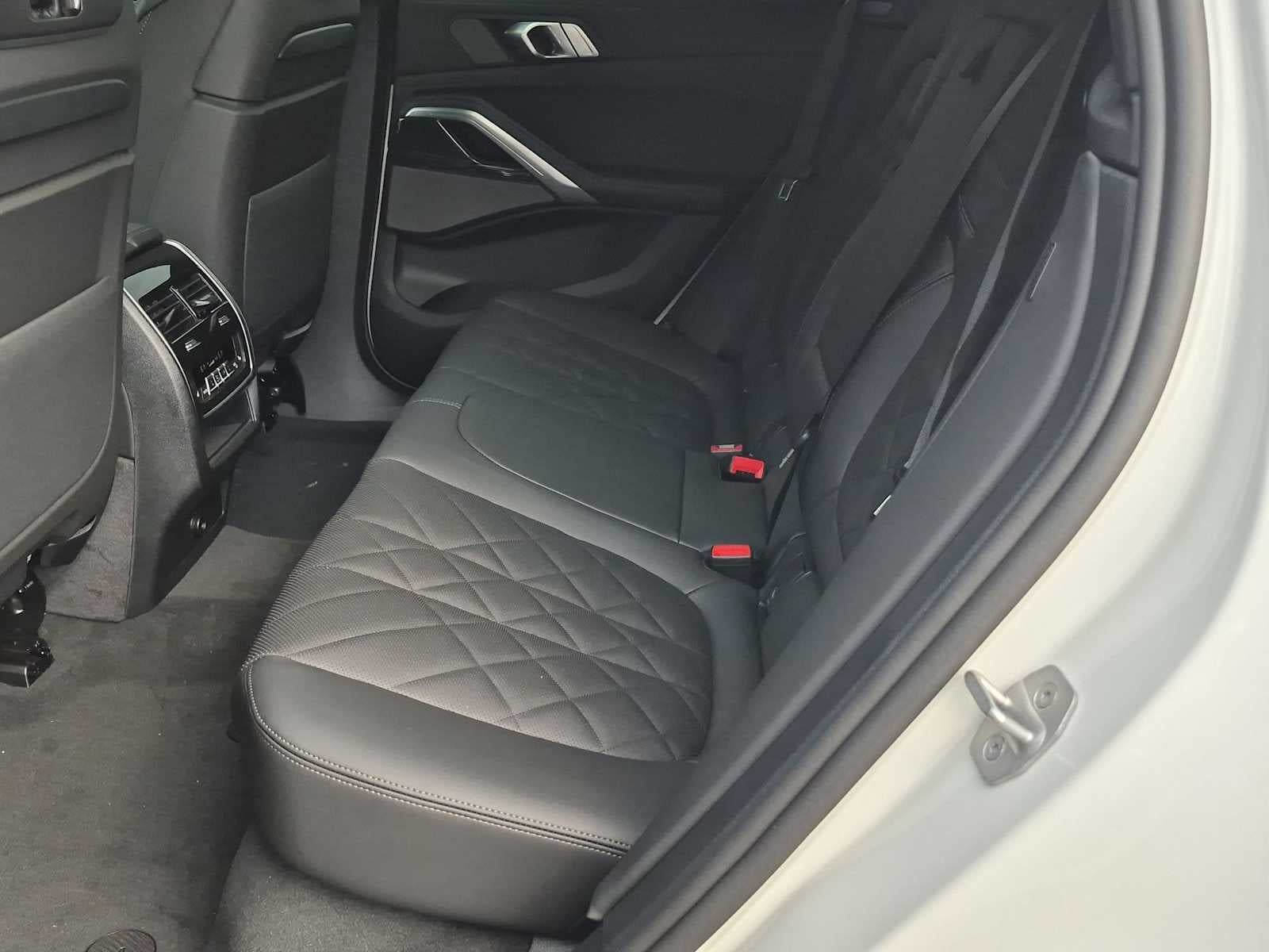 2027 BMW X6 xDrive40i