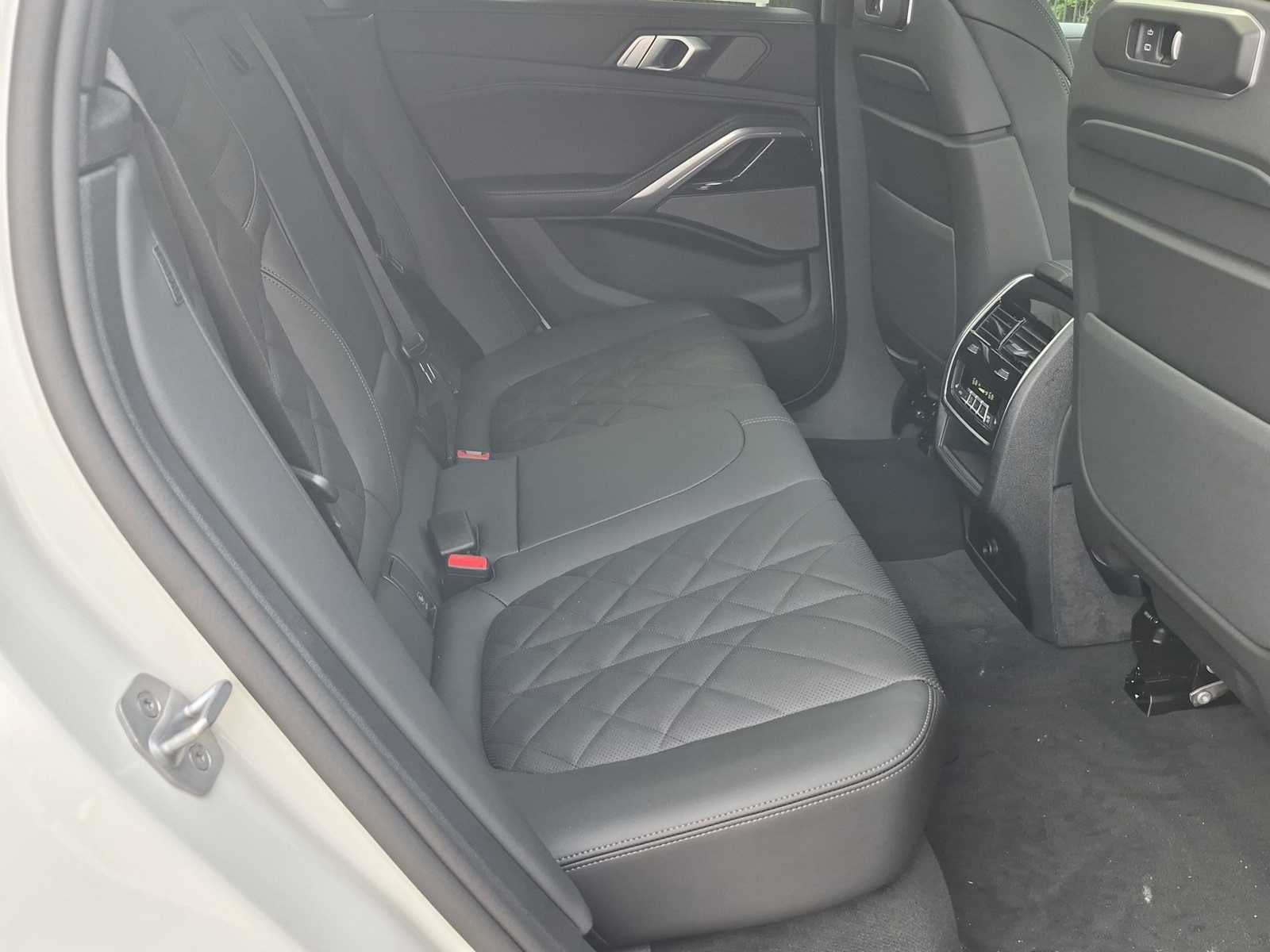2027 BMW X6 xDrive40i