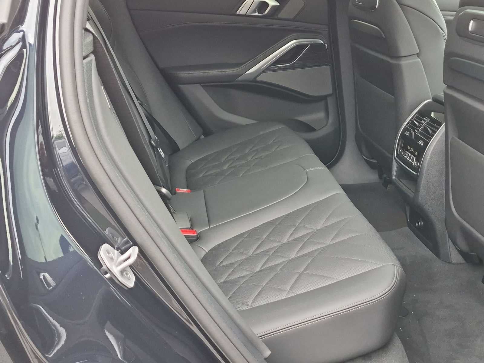 2027 BMW X6 xDrive40i