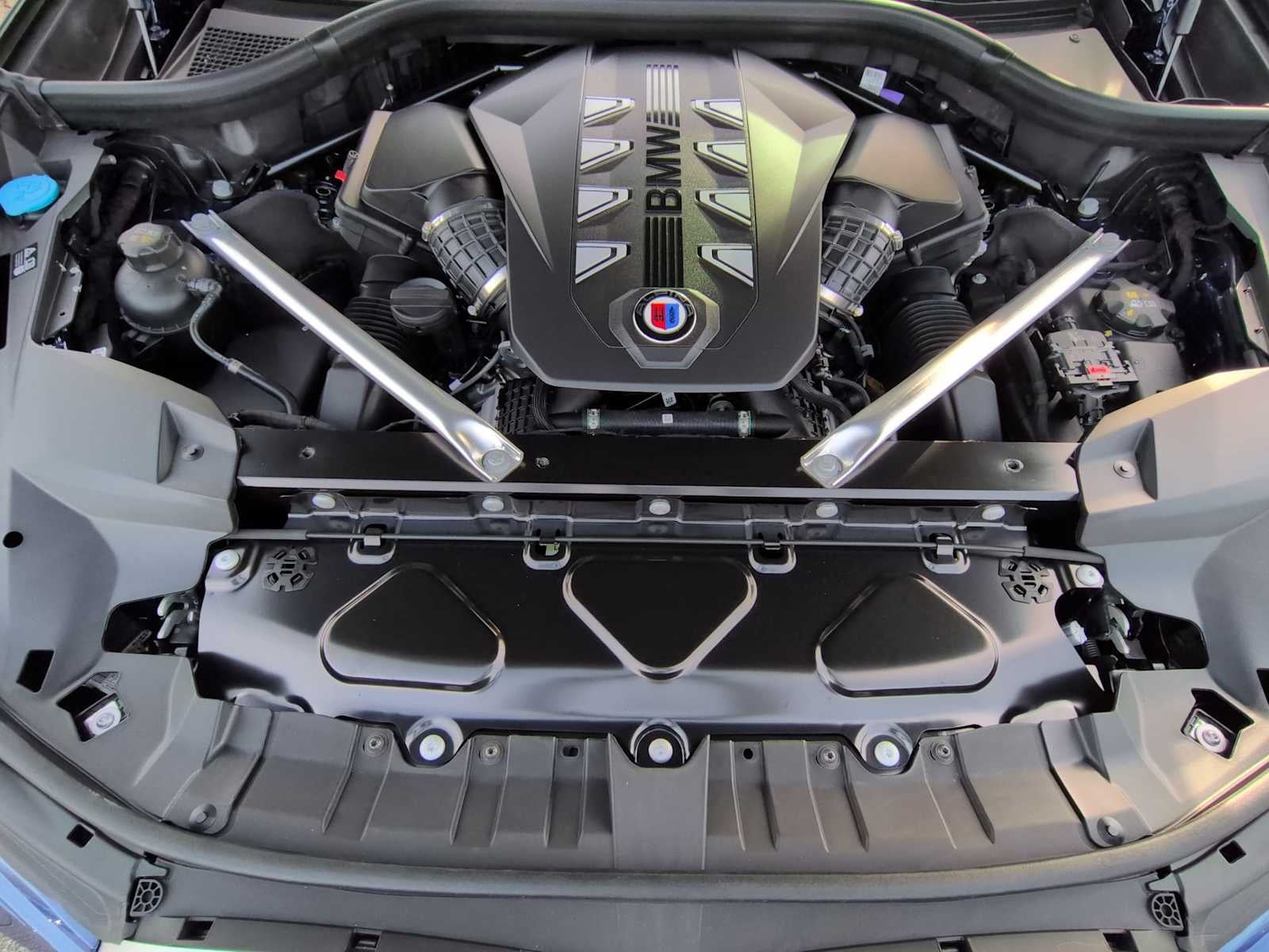 2026 BMW B7 ALPINA XB7