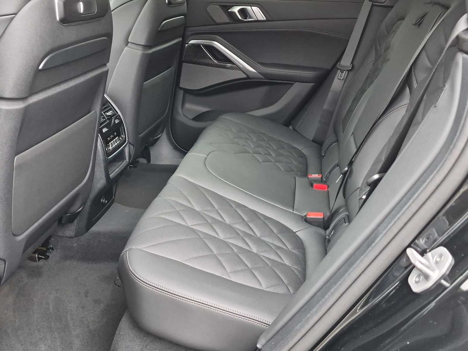 2027 BMW X6 M60i