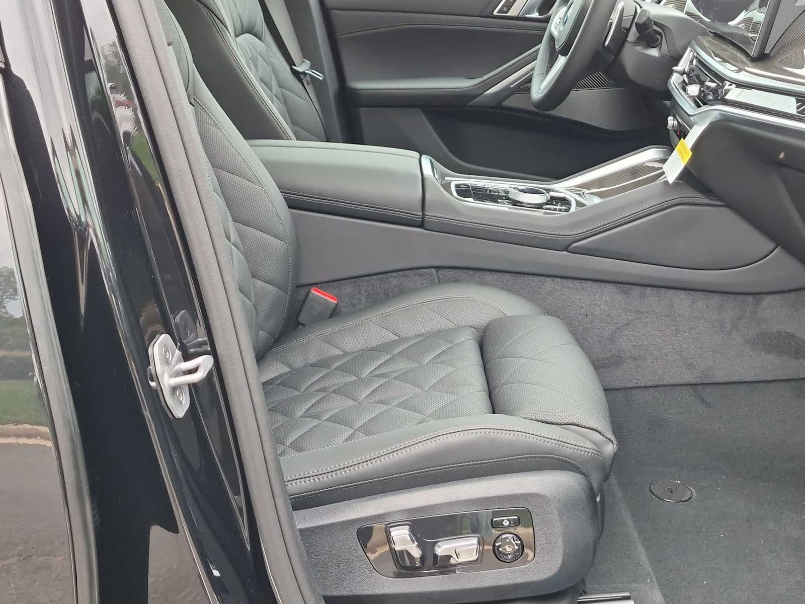 2027 BMW X6 M60i