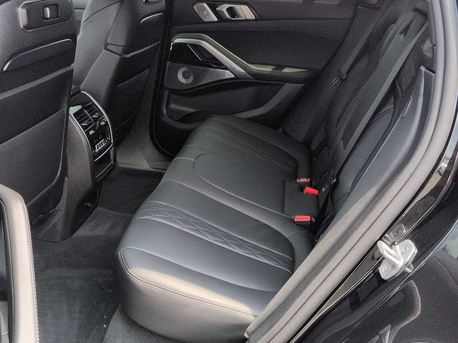 2025 BMW X6 M60i M60i