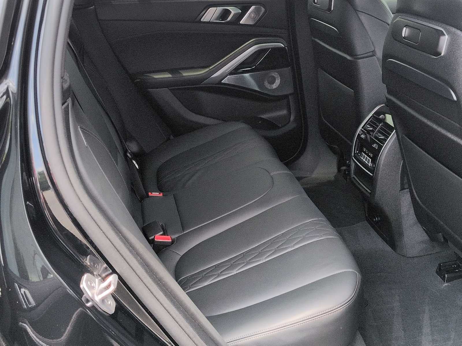 2025 BMW X6 M60i M60i