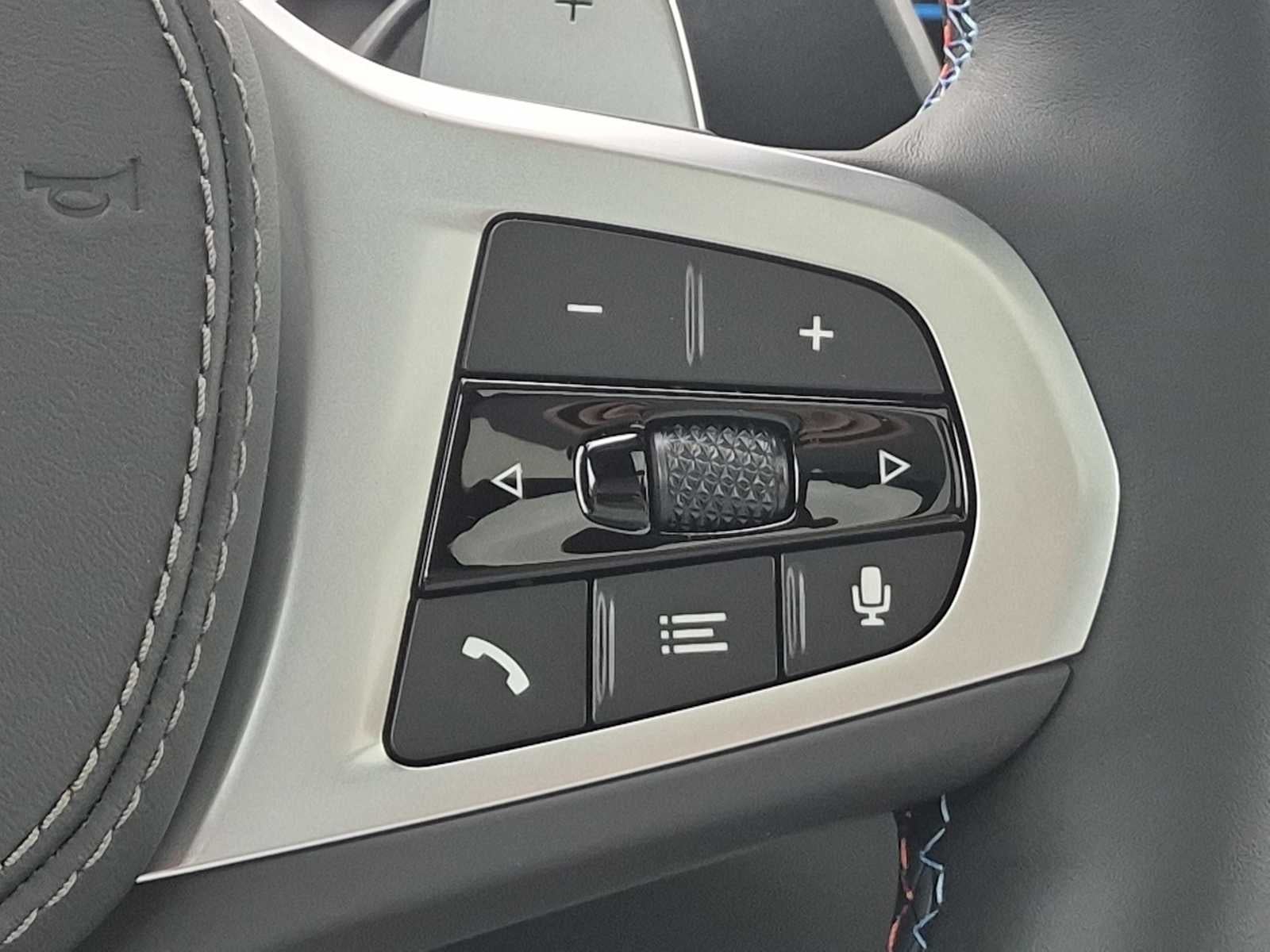 2027 BMW X6 M60i