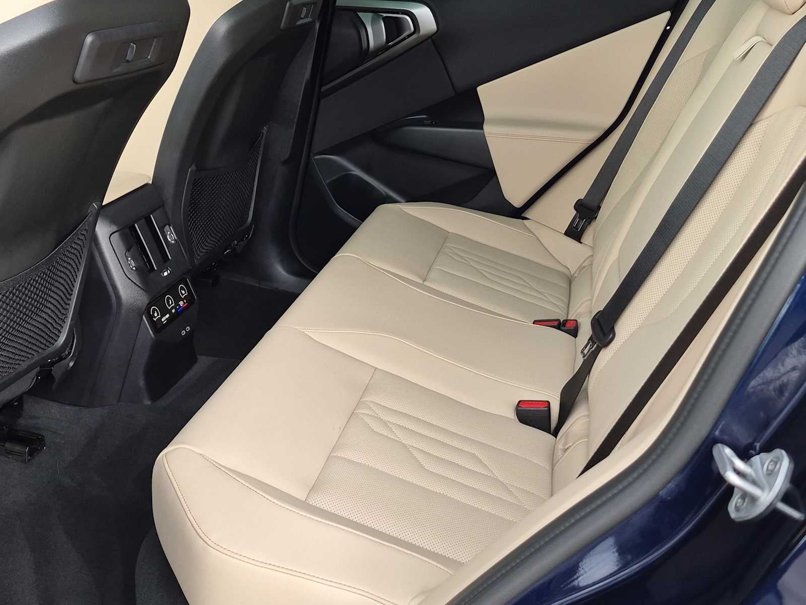 2026 BMW X3 30 - Photo 21