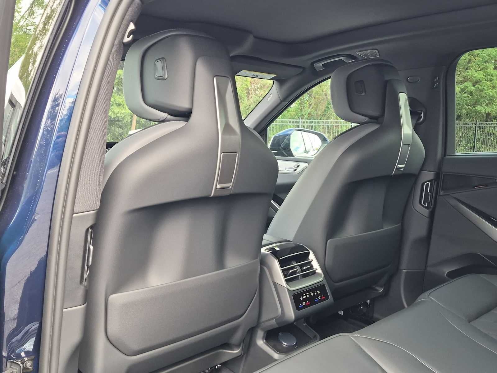 2027 BMW X5 40 xDrive