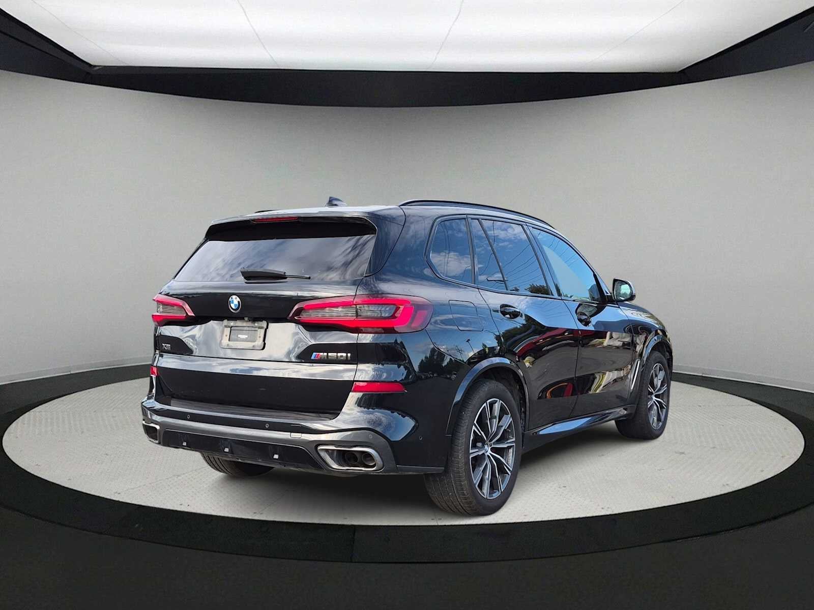 2022 BMW X5 M50i