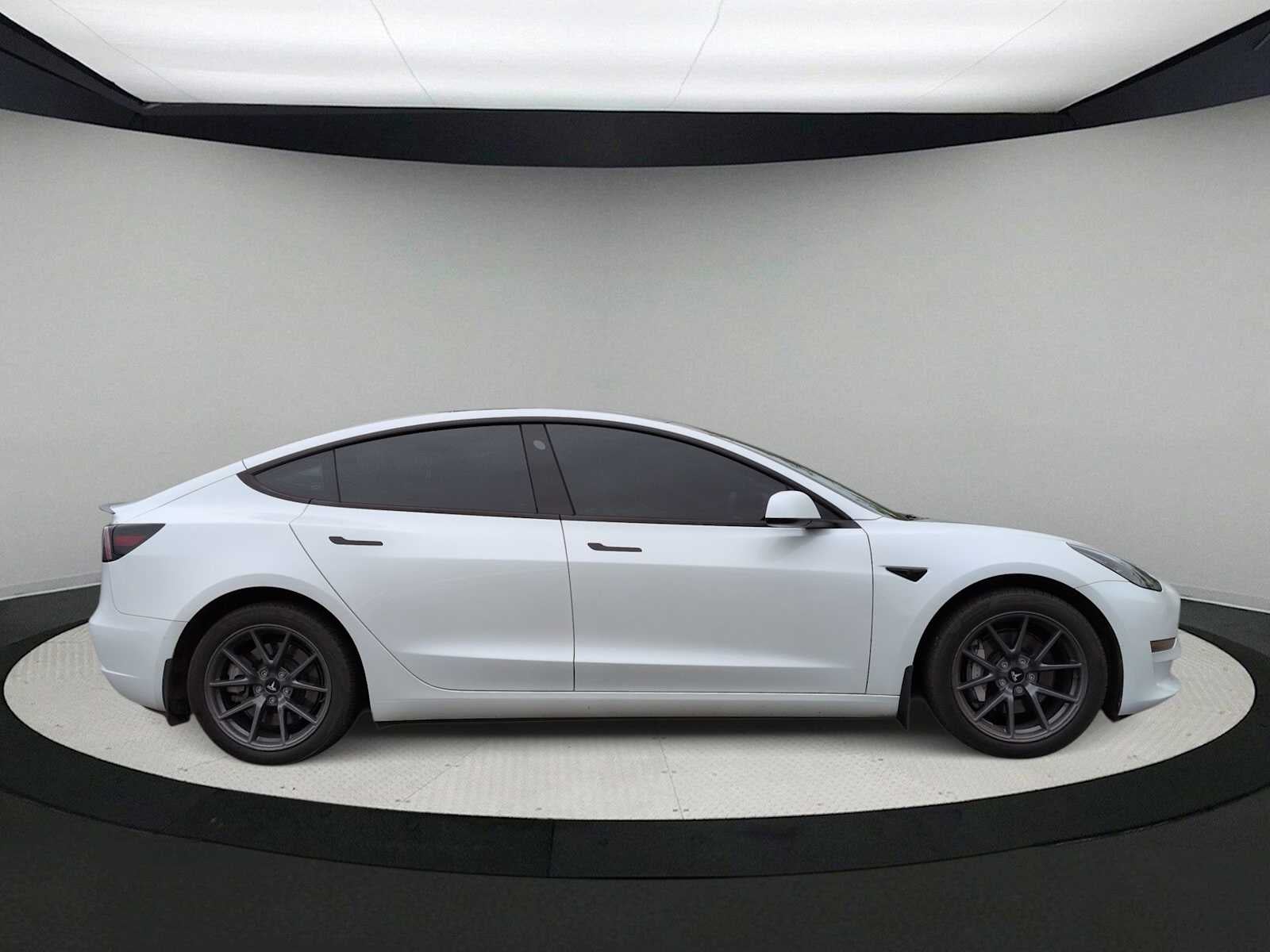2023 Tesla Model 3 RWD