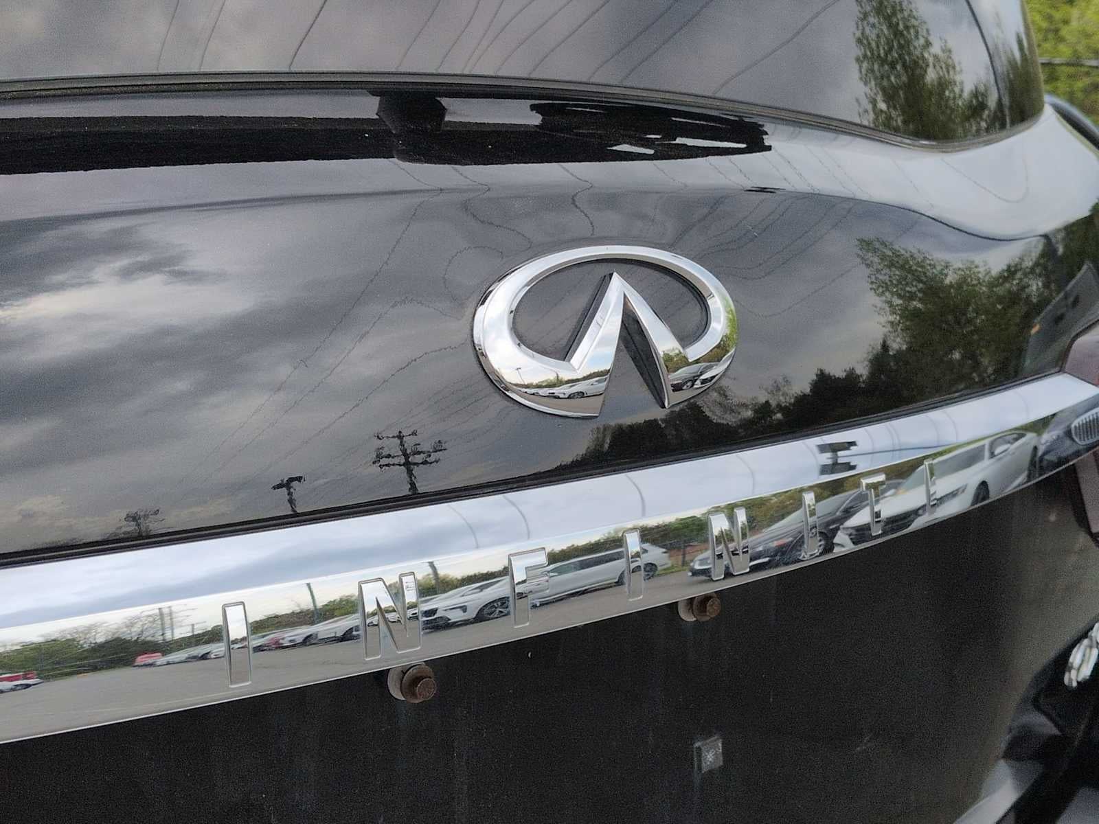 2022 INFINITI QX80 LUXE