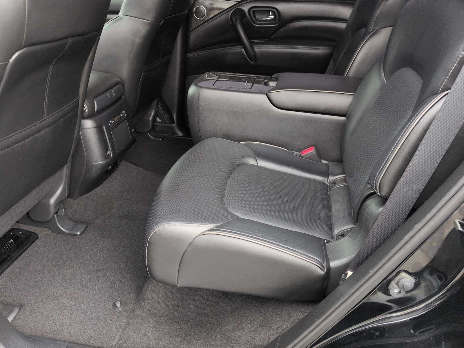 2022 INFINITI QX80 LUXE