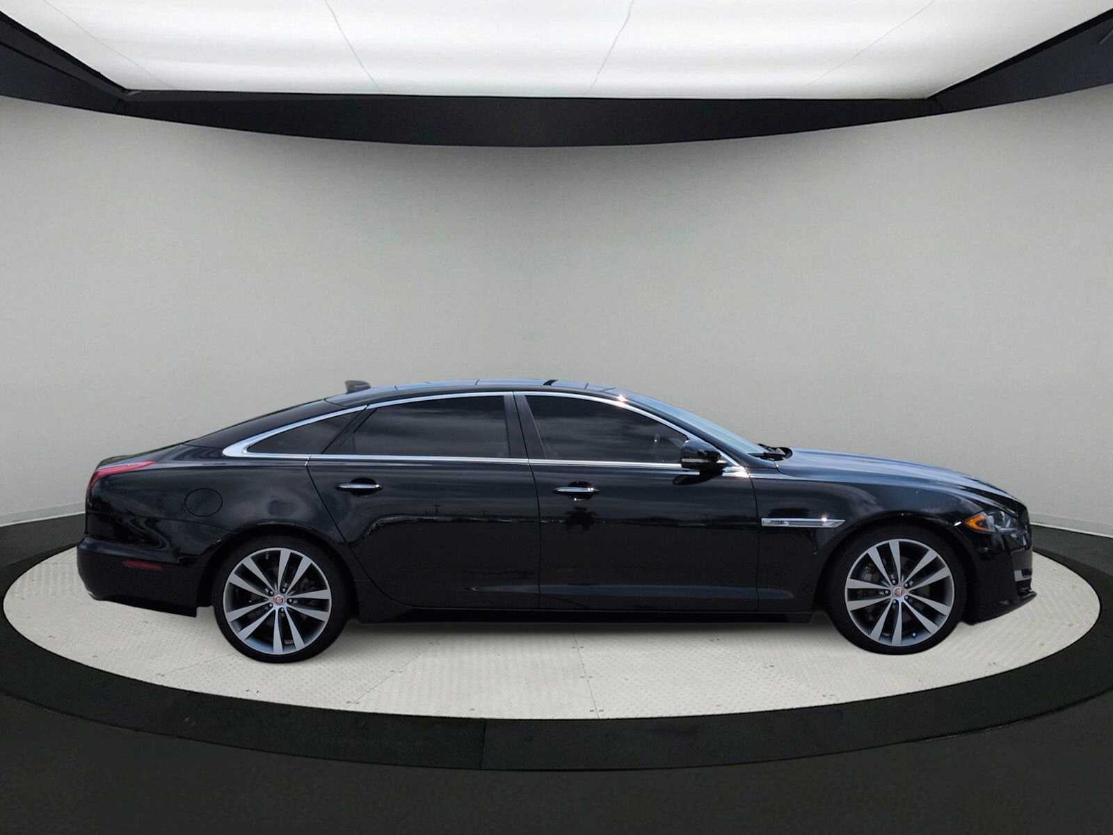 2019 Jaguar XJ XJ50 V6