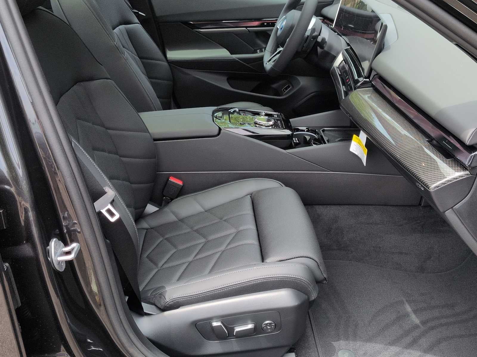 2027 BMW 550e xDrive 550e xDrive