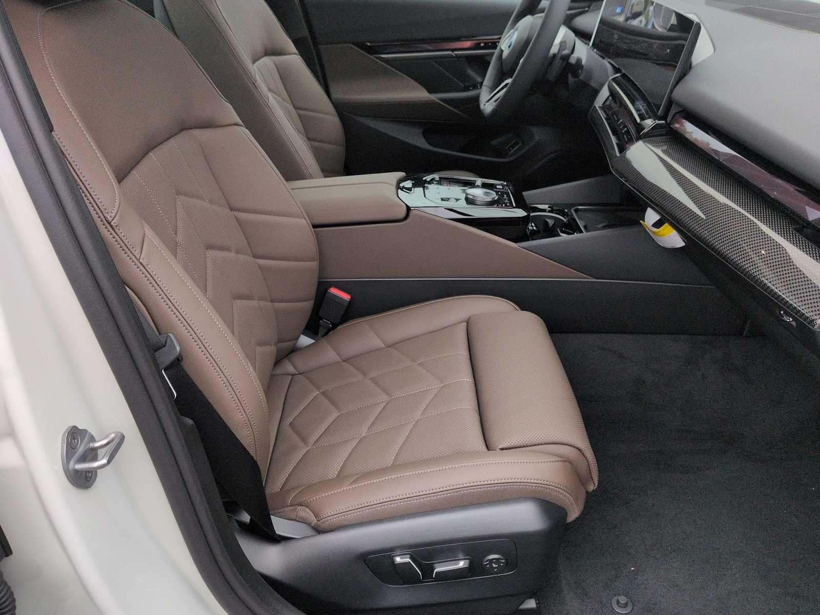 2027 BMW 550e xDrive 550e xDrive
