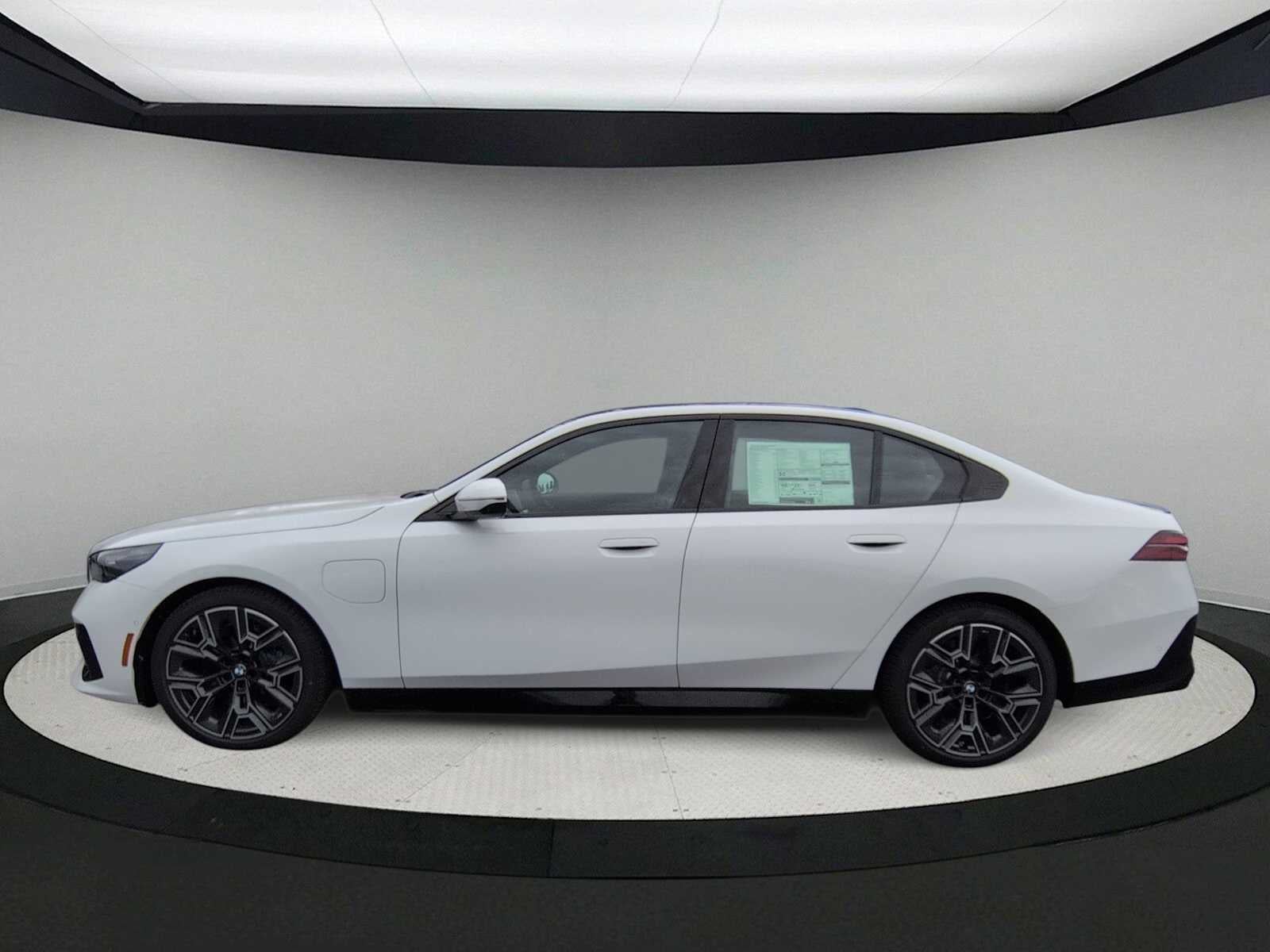 2027 BMW 550e xDrive 550e xDrive