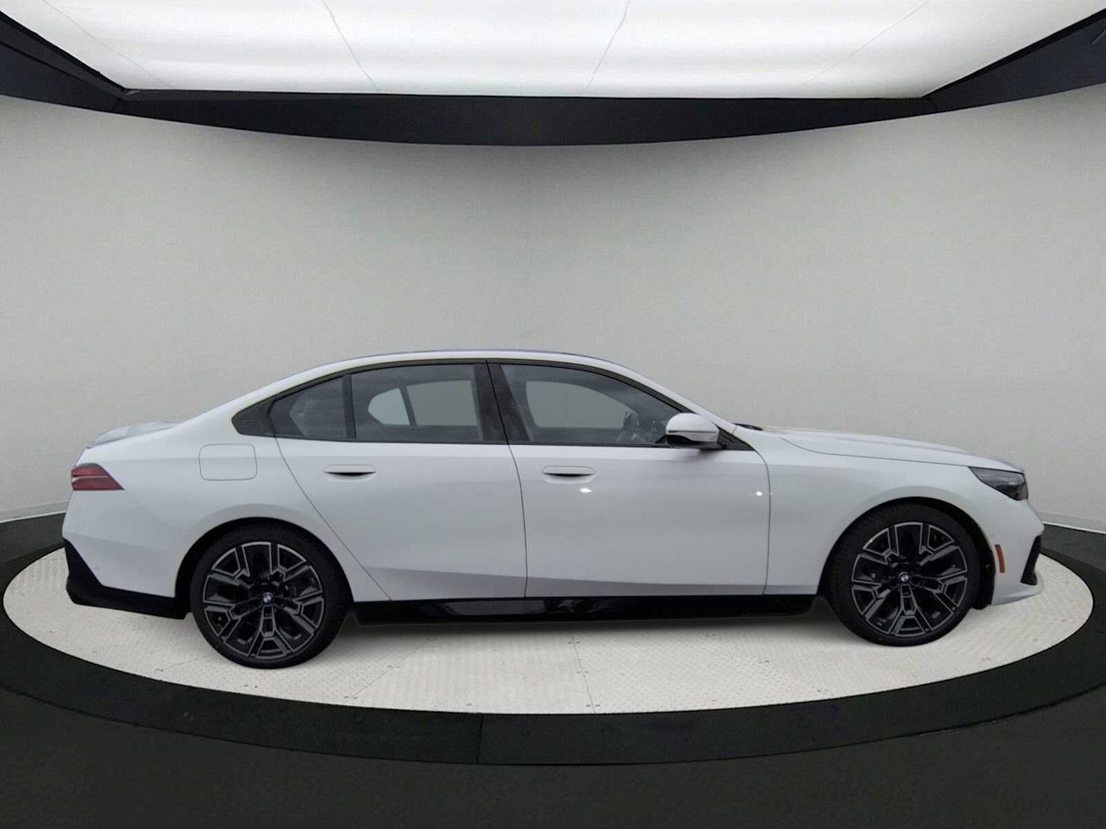 2027 BMW 550e xDrive 550e xDrive
