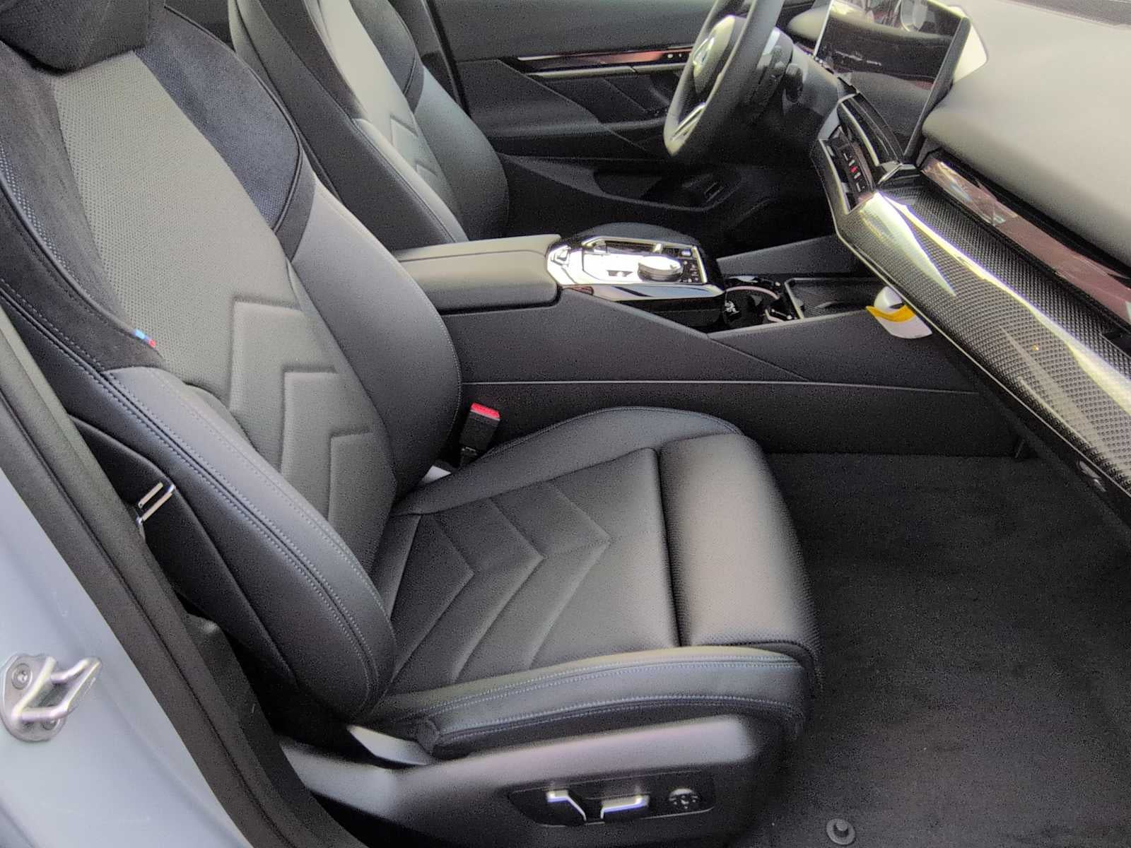 2026 BMW 550e 550e xDrive