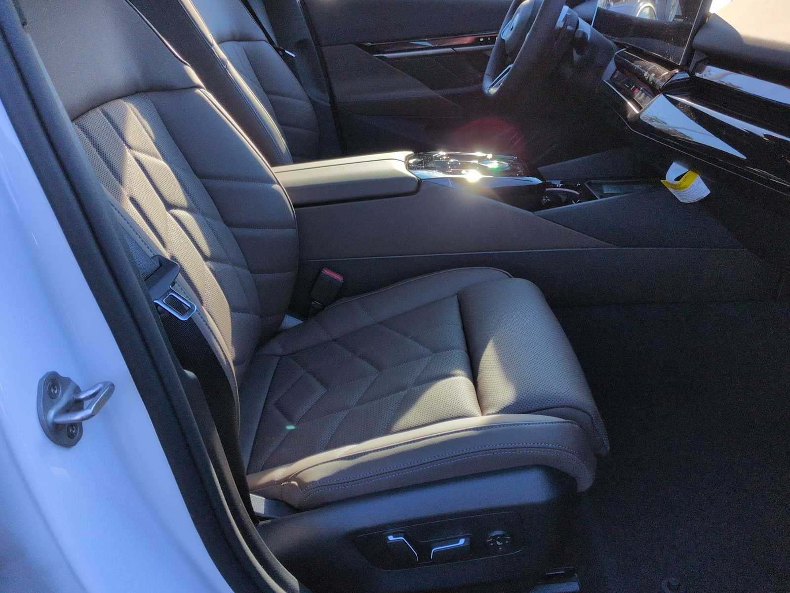 2026 BMW 5 Series 550e xDrive