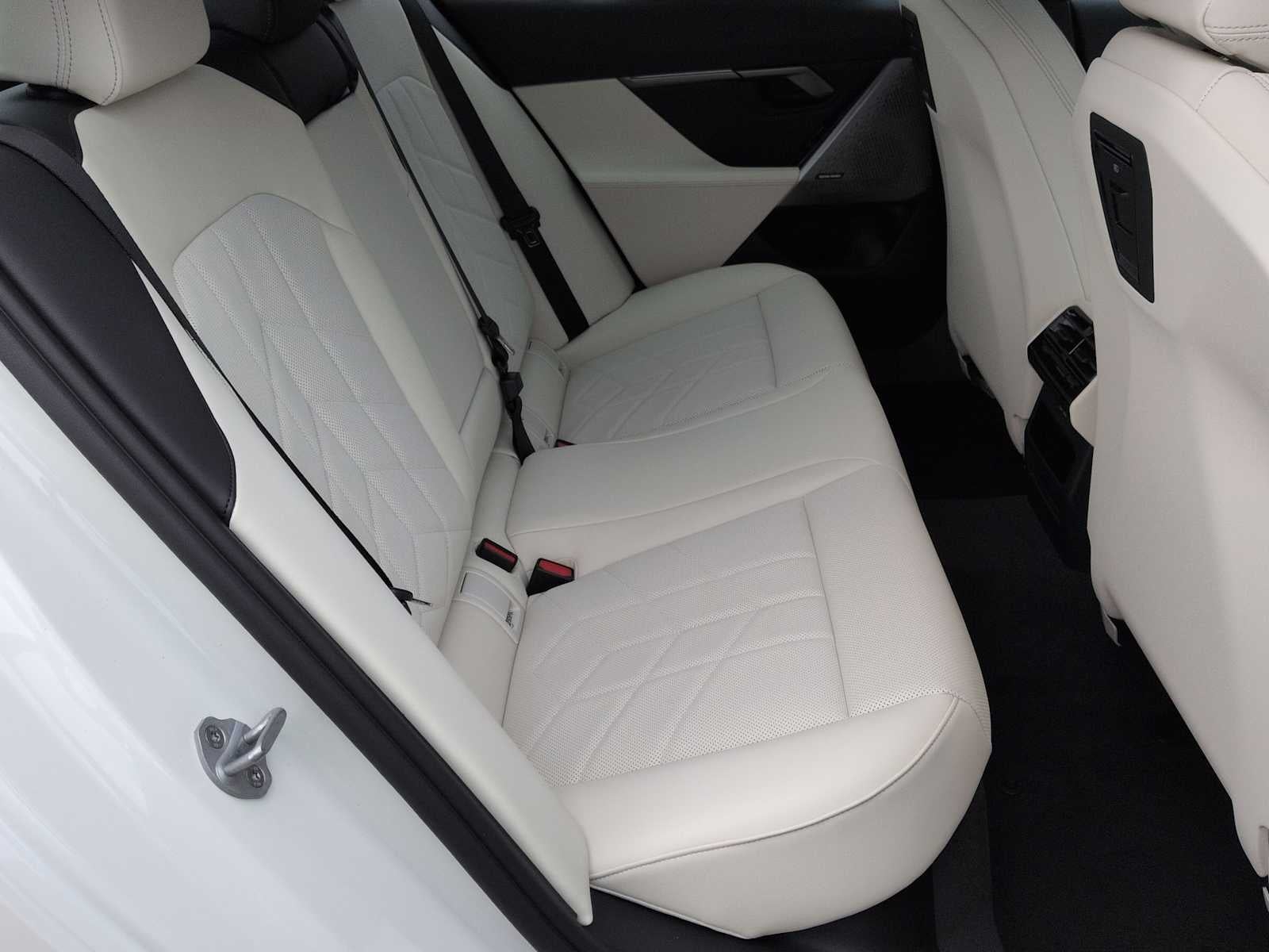 2026 BMW 530i 530i xDrive