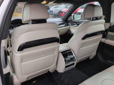 2016 BMW 750i 750i