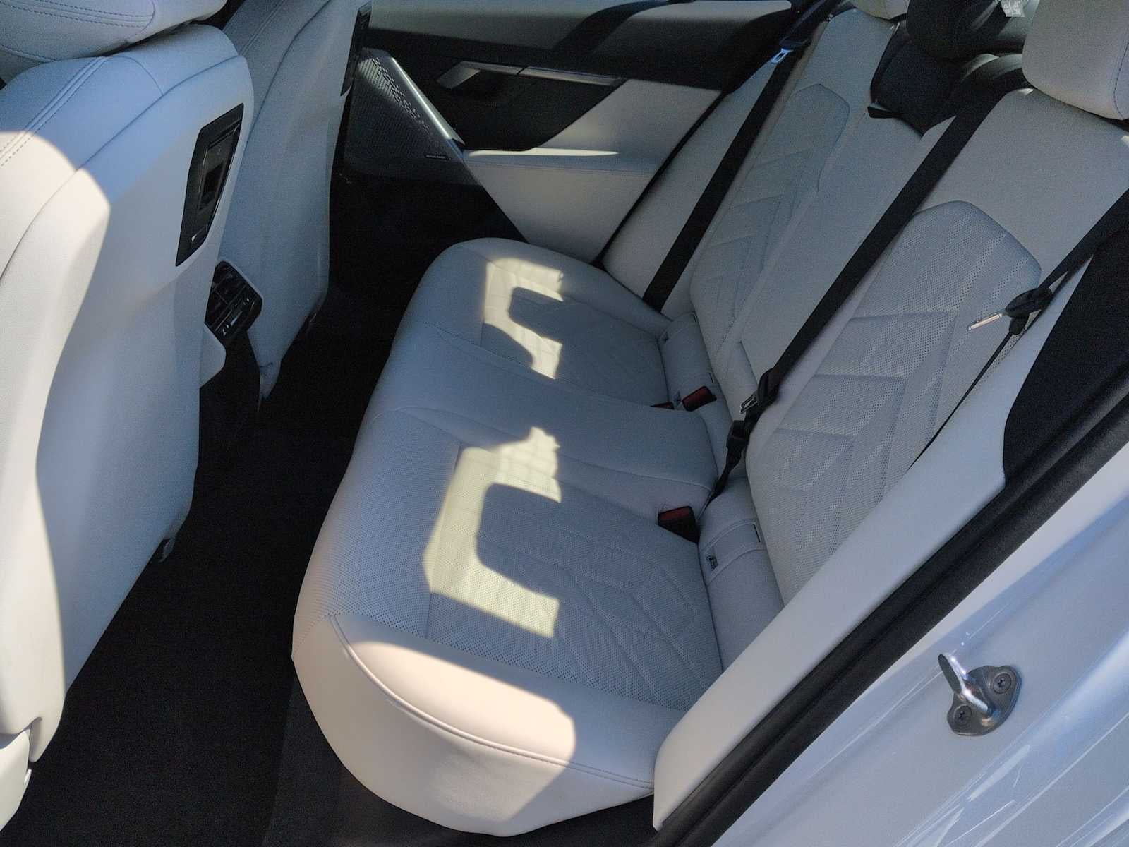 2025 BMW i5 xDrive40