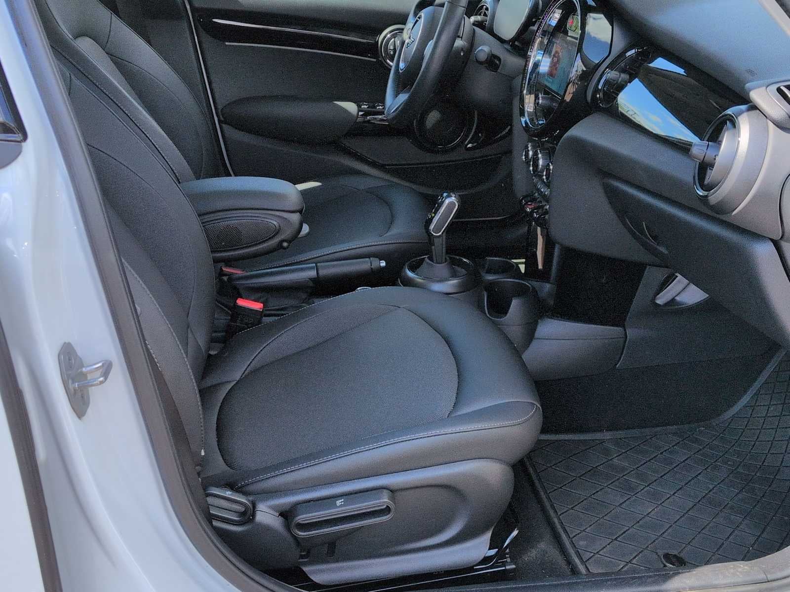 2024 MINI HARDTOP 4 DOOR Cooper