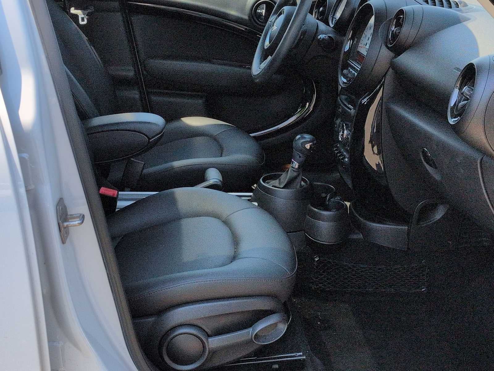 2014 MINI COUNTRYMAN FWD 4dr