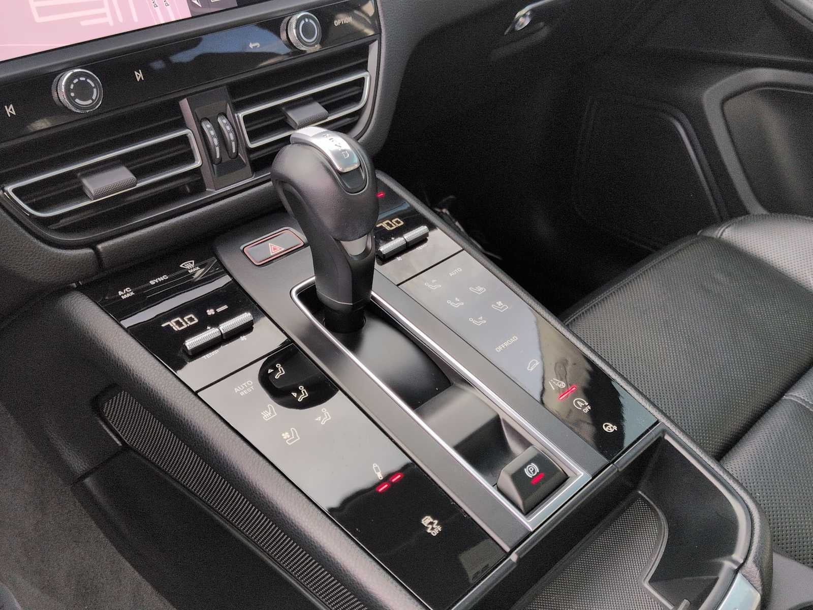 2023 Porsche Macan T