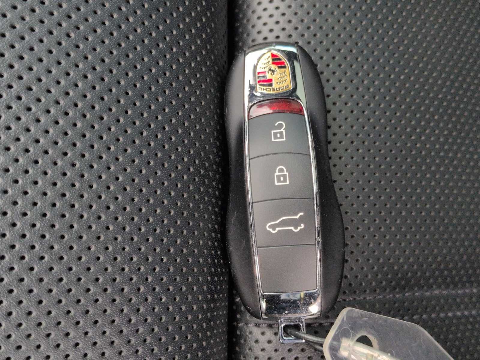 2023 Porsche Macan T