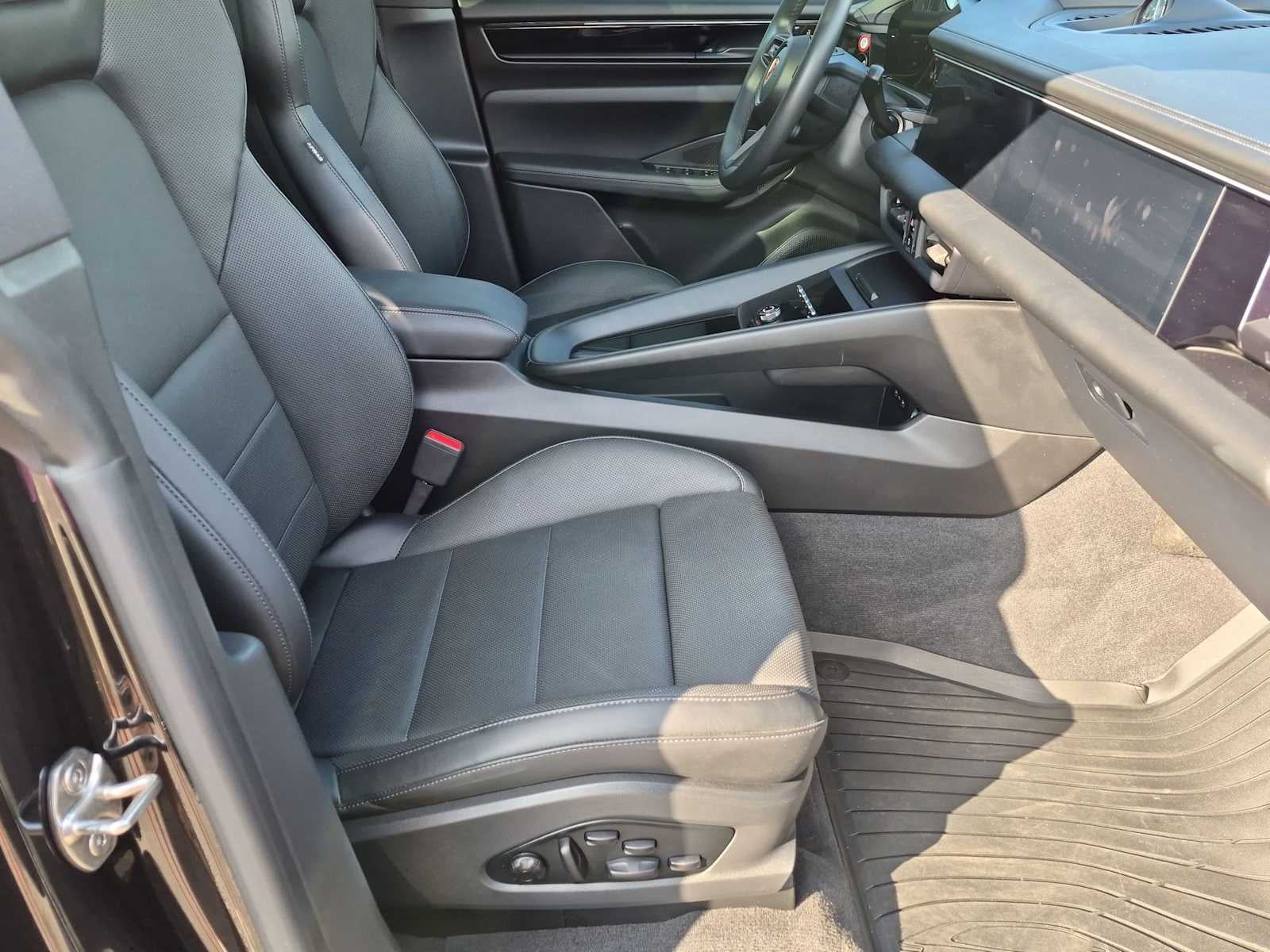 2025 Porsche Macan Electric 4S