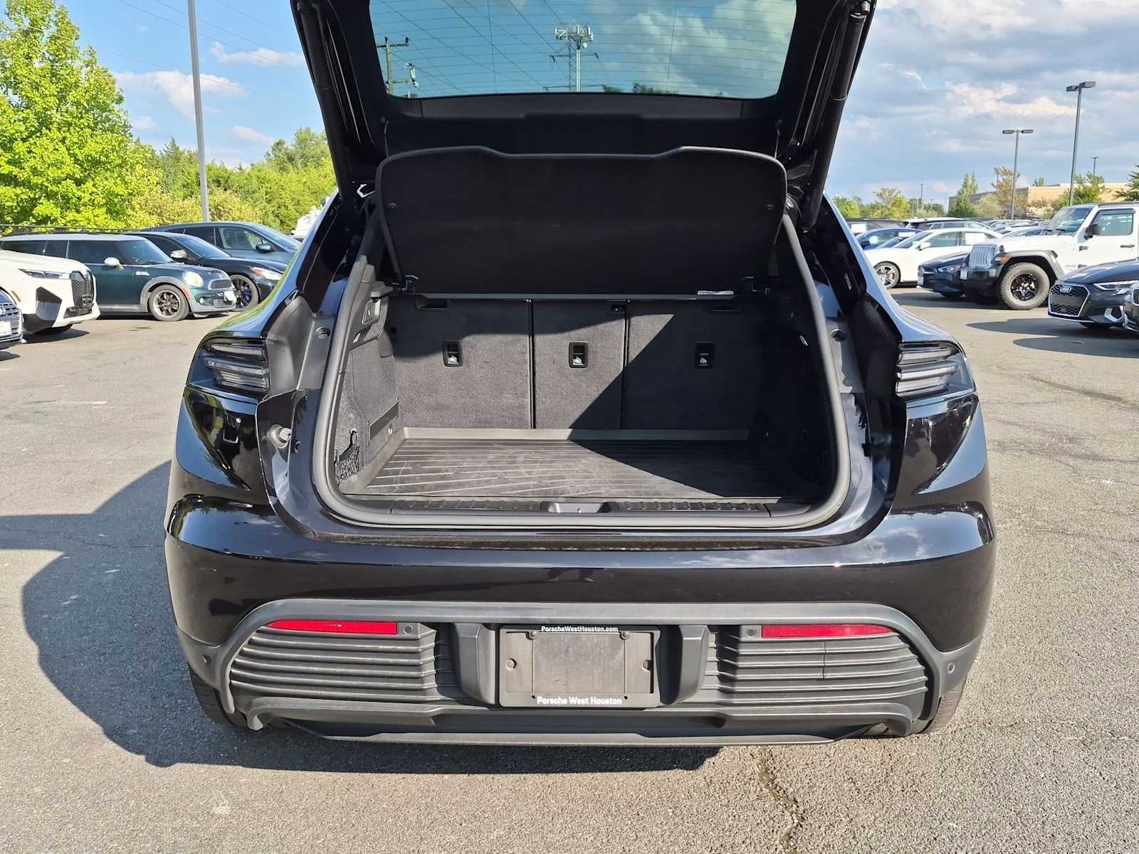 2025 Porsche Macan Electric 4S