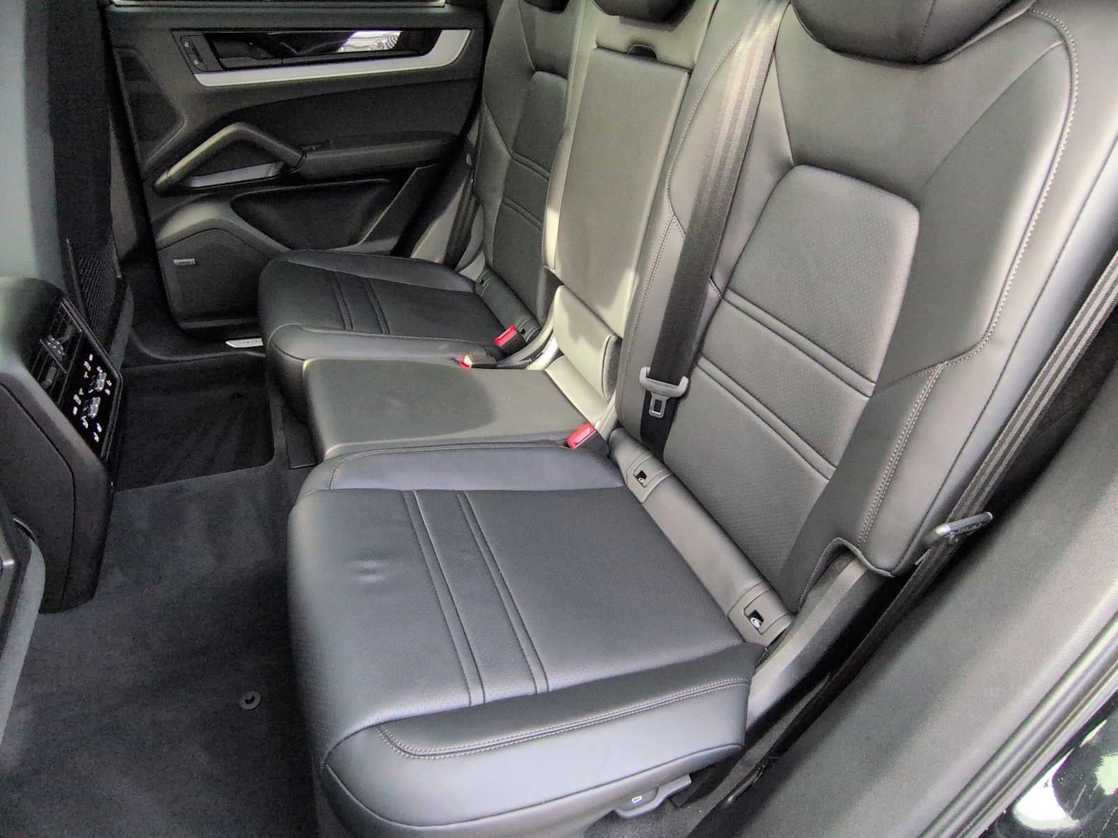 2025 Porsche Cayenne Coupe AWD