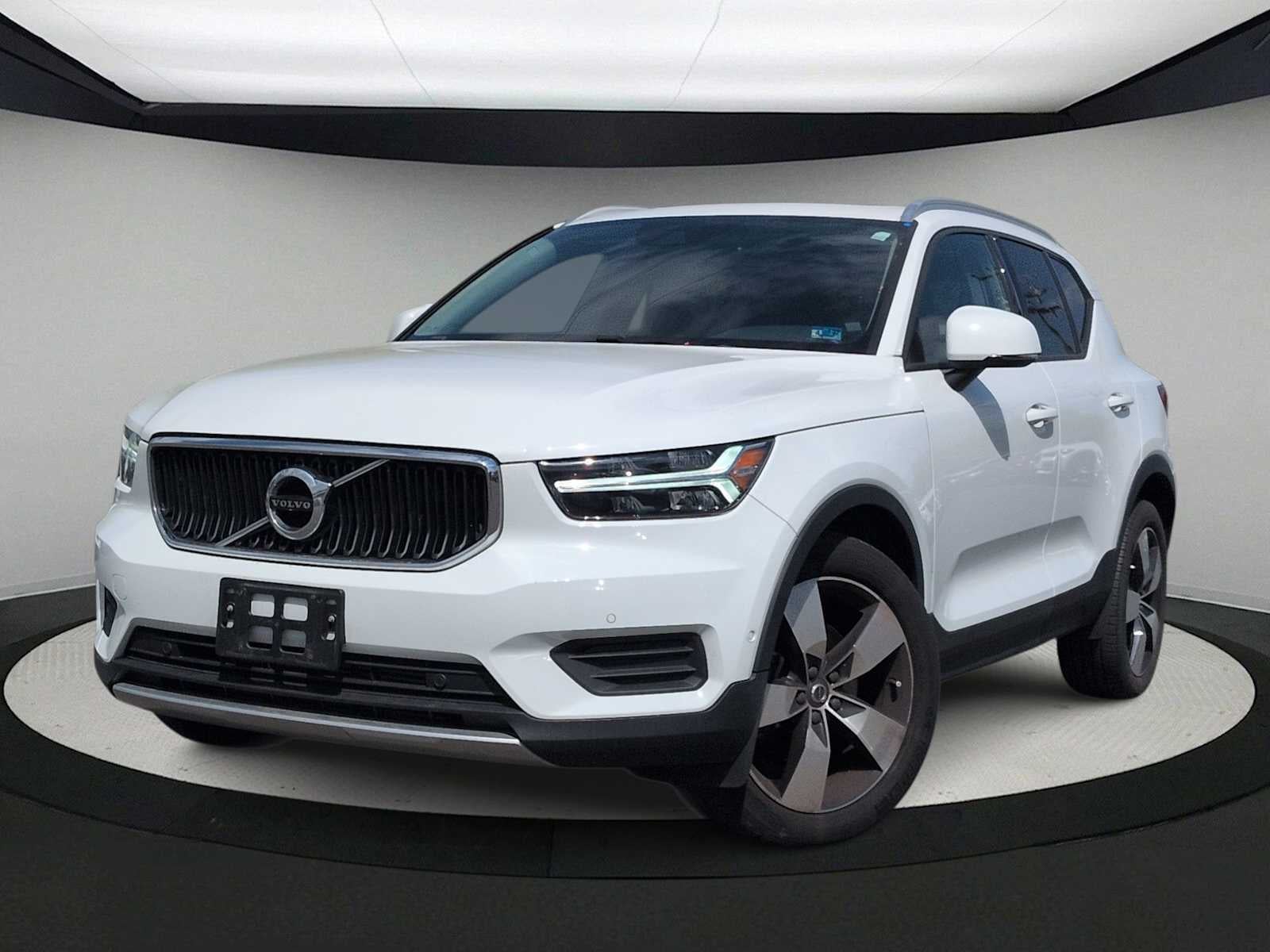 2019 Volvo XC40 T5 Momentum AWD's photo