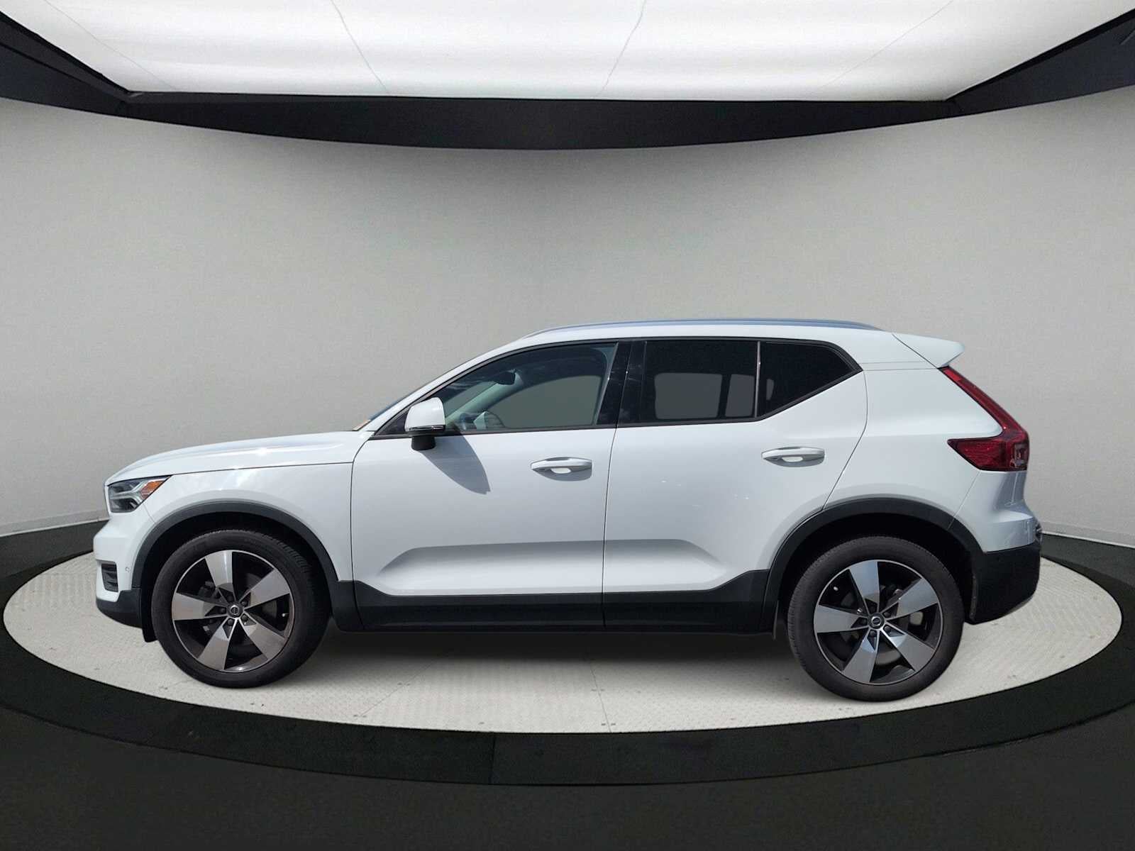 2019 Volvo XC40 Momentum